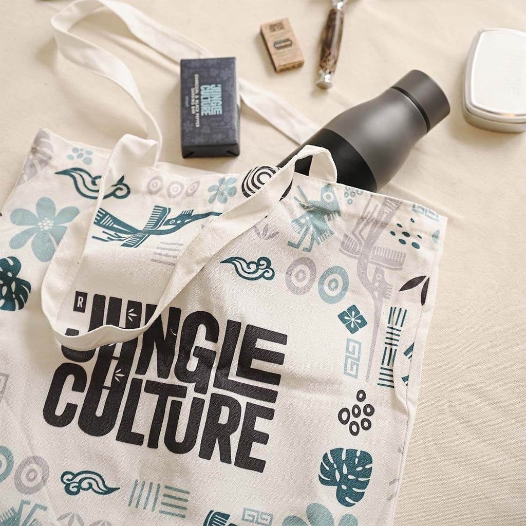 Foldable reusable canvas tote bag with long shoulder straps made of sustainable organic cotton blend — view 2