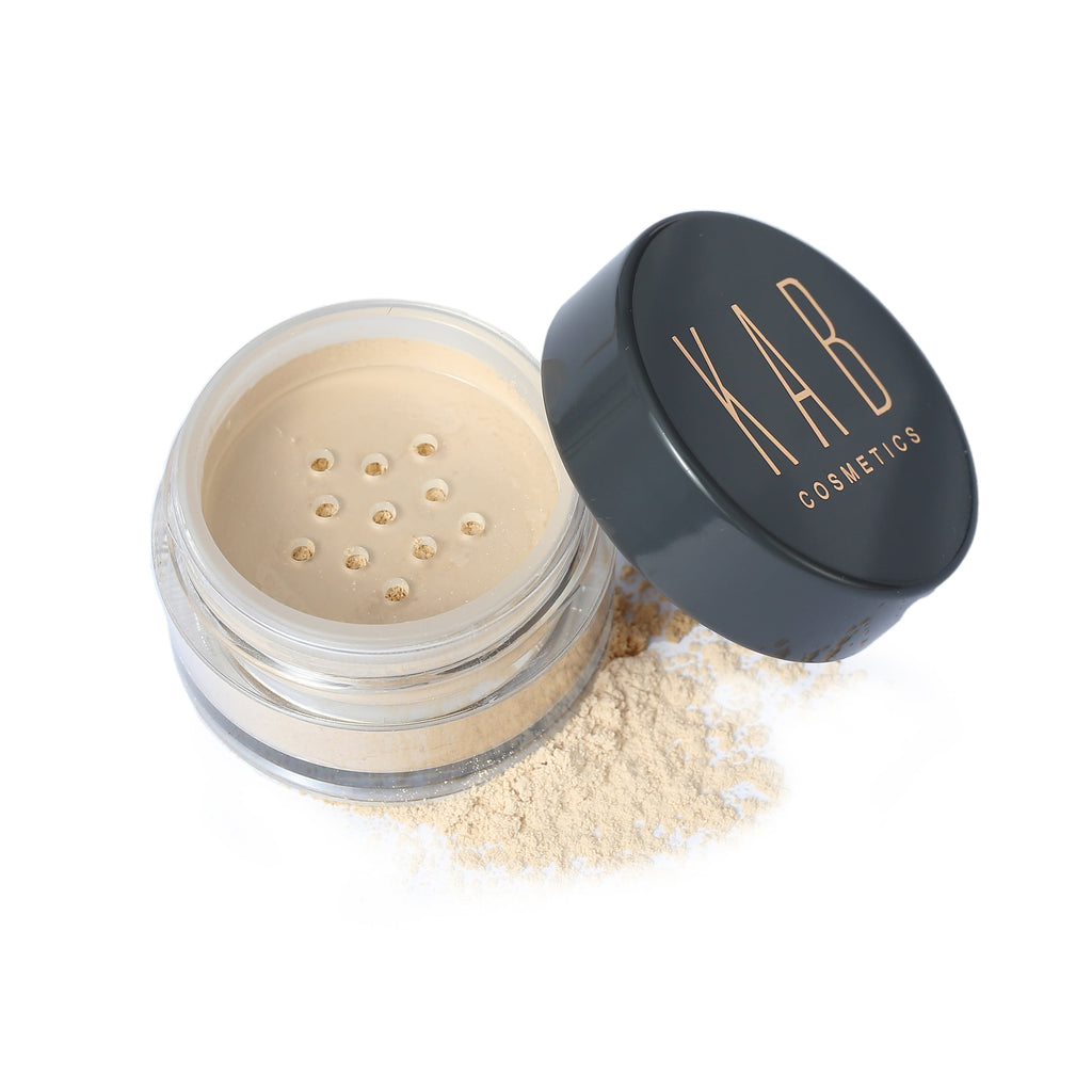 Loose lightweight makeup setting powder in translucent shade for a flawless matte finish — view 3