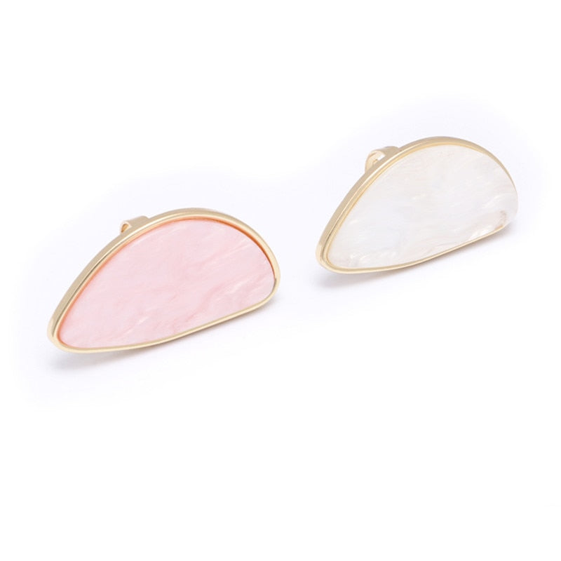 Astor geometric statement ring in marbled white acetate with an adjustable gold-tone band — view 3