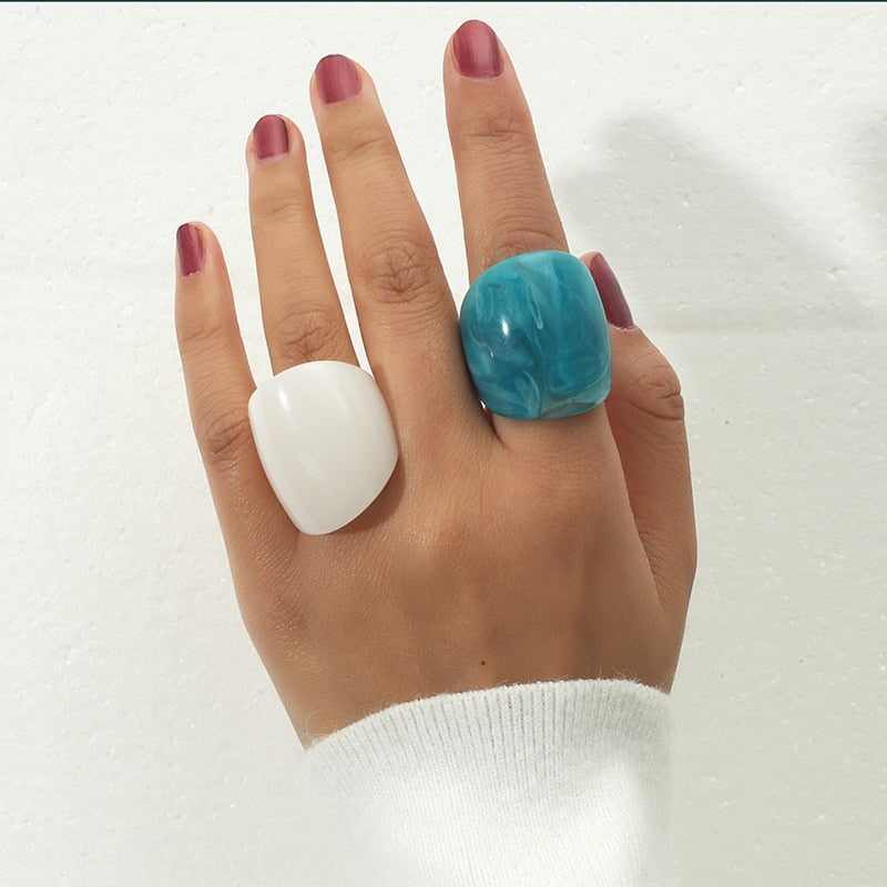 Chunky square acrylic resin rings in marbled emerald green and crisp arctic white. — view 2