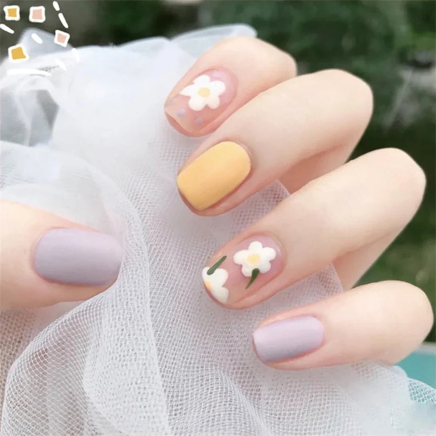 White Small Flower Acrylic Press-On Nails-0