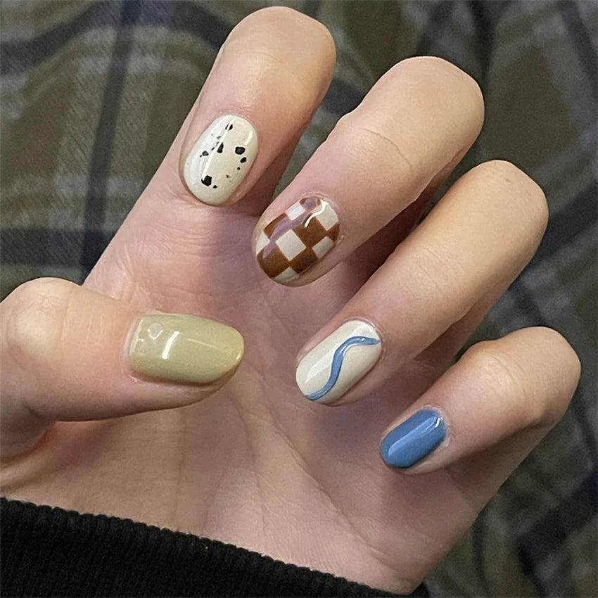 White Small Flower Acrylic Press-On Nails-4