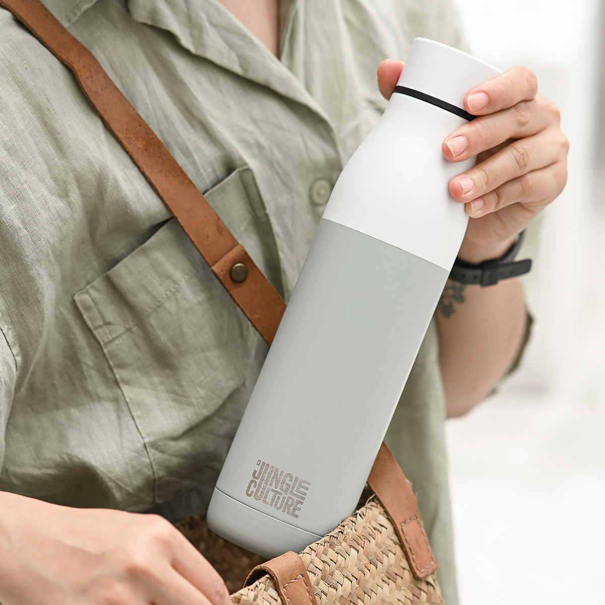 Matt white reusable stainless steel insulated water bottle with airtight leak-proof lid — view 2