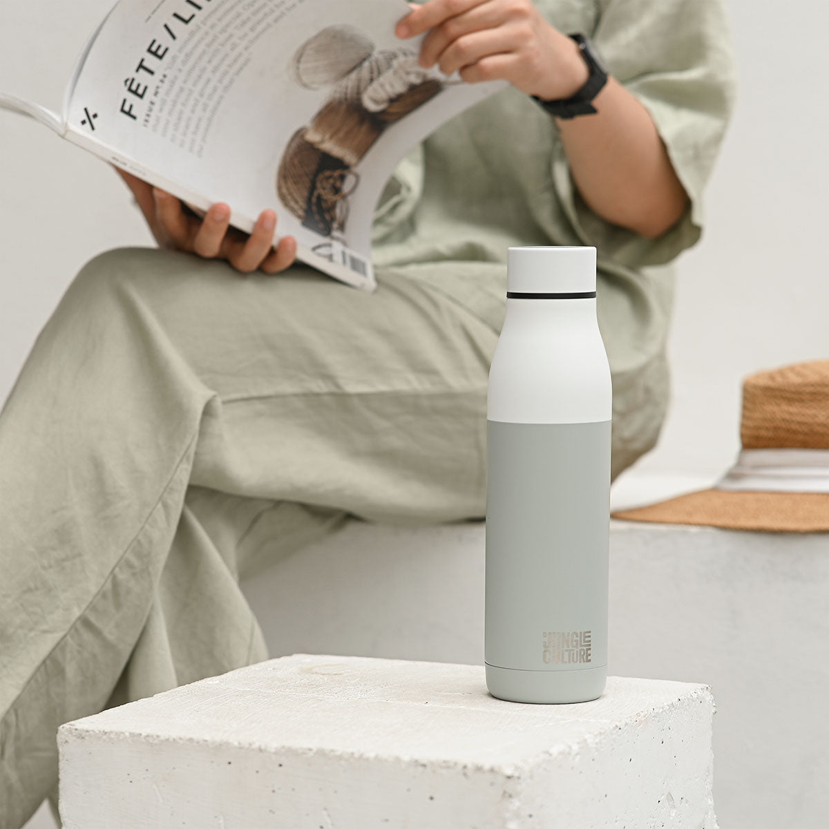 Matt white reusable stainless steel insulated water bottle with airtight leak-proof lid — view 5