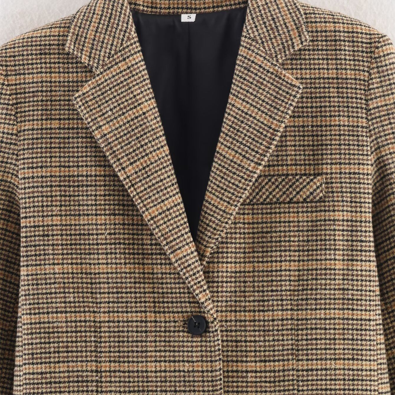 Oversized womens houndstooth plaid blazer in earthy tones with broad notched lapels and flap pockets — view 4