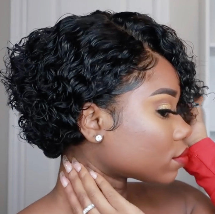 Women's short curly wig in black synthetic hair featuring a chic oblique bang design