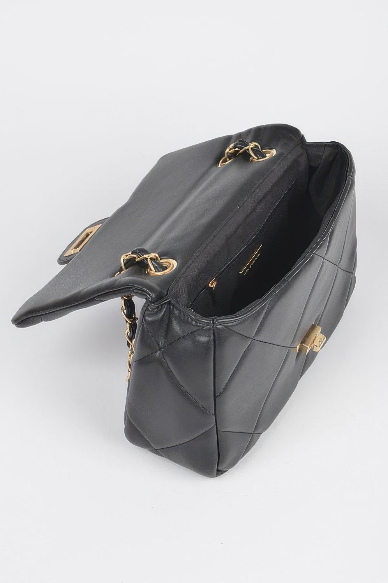 Little Italy rhinestone evening clutch in a sparkling heart-shaped silhouette with a metal frame — view 5