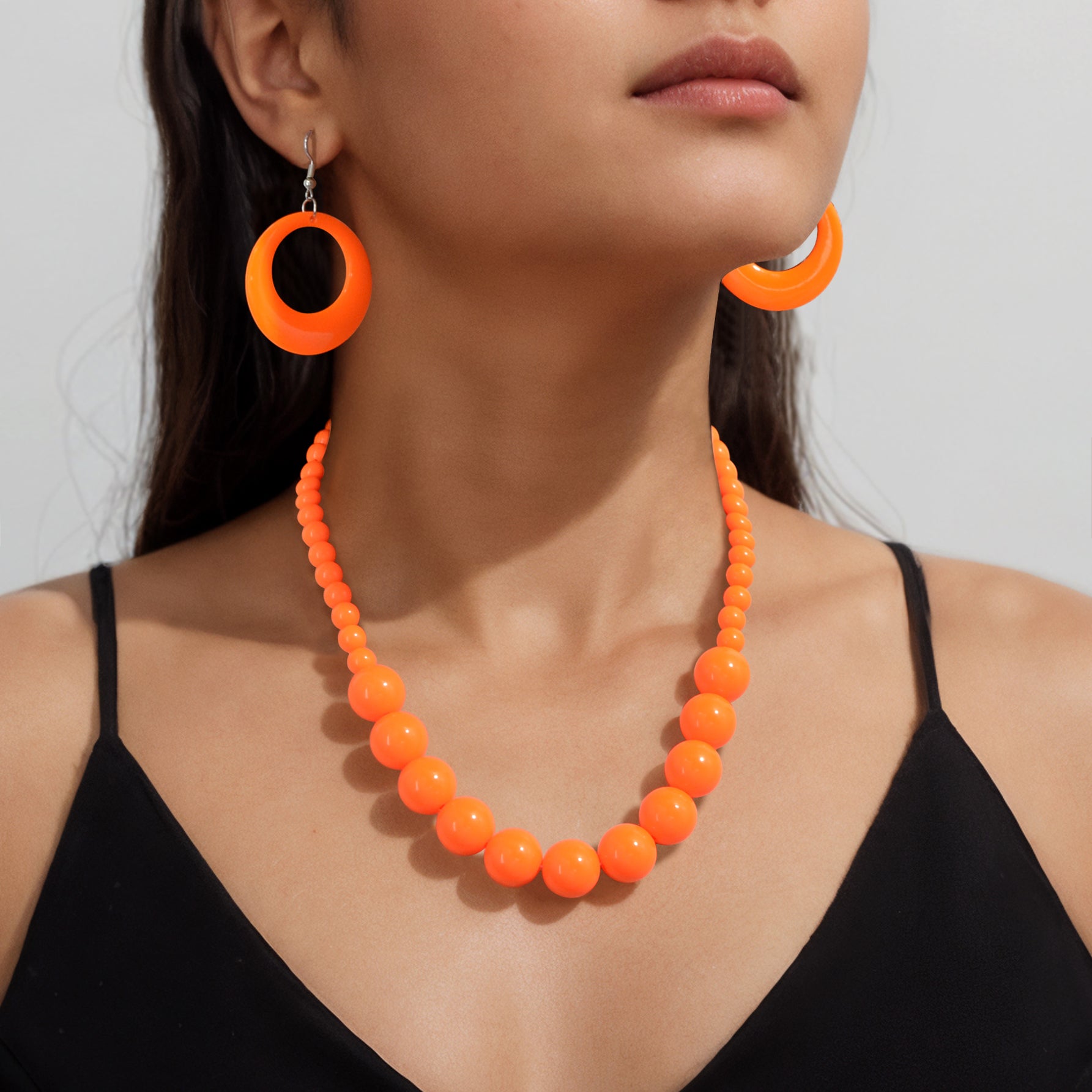 Bohemian vacation chunky bead collar necklace and matching circle dangle earrings jewelry set — view 5