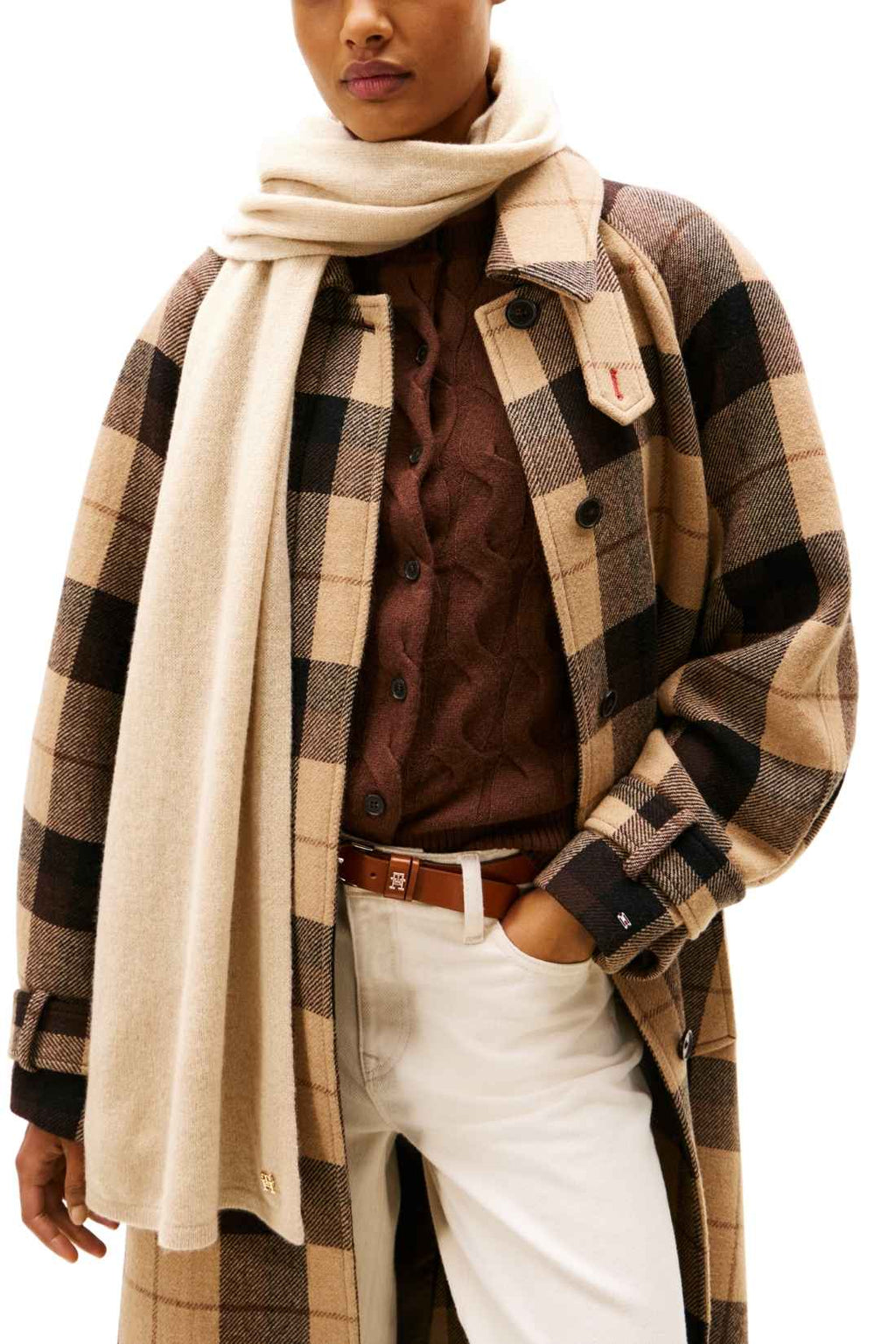 Pure cashmere women's scarf in light beige with monogram logo plaque, laid flat. — view 2
