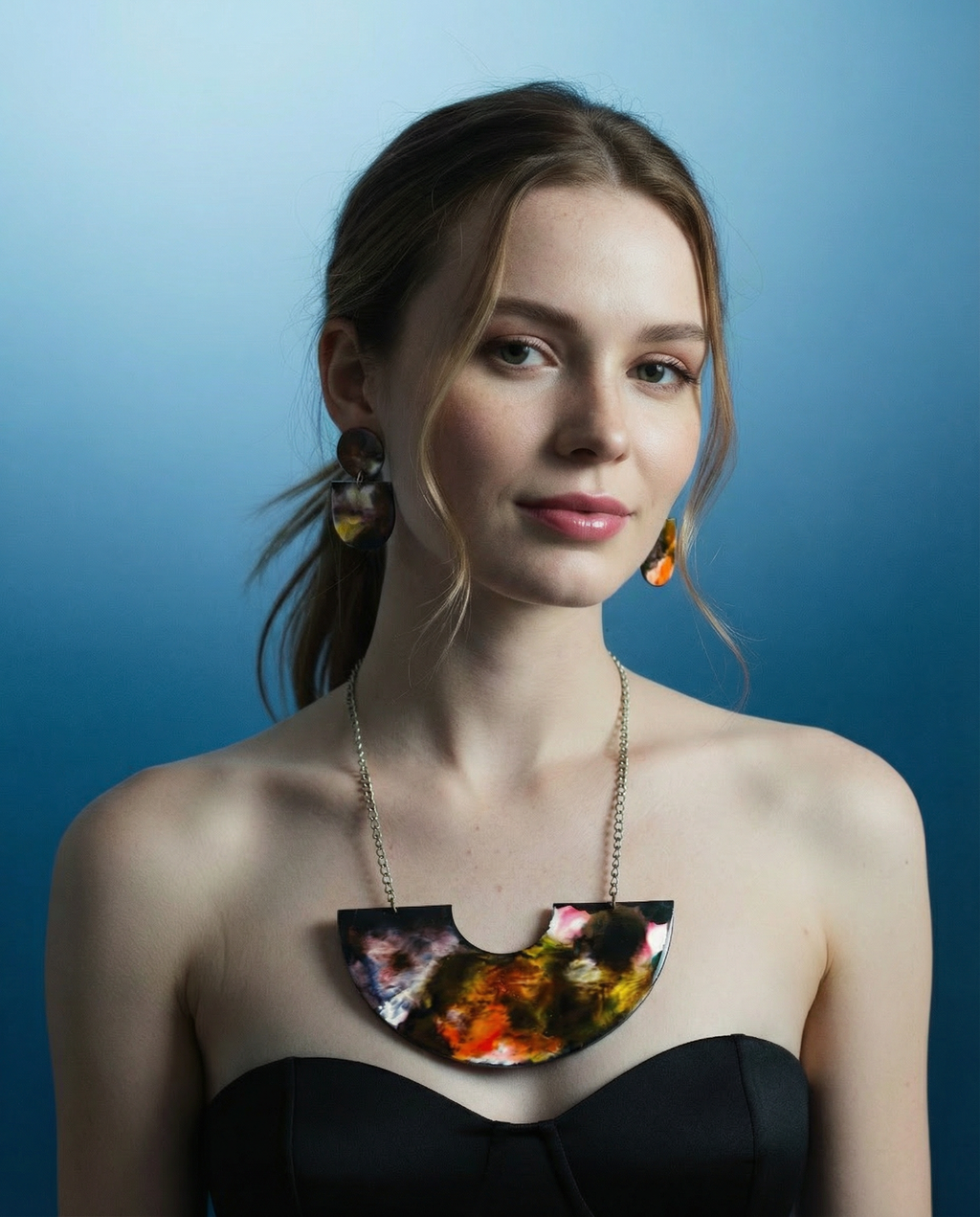 Abstract Statement Necklace with U Shaped Design-1