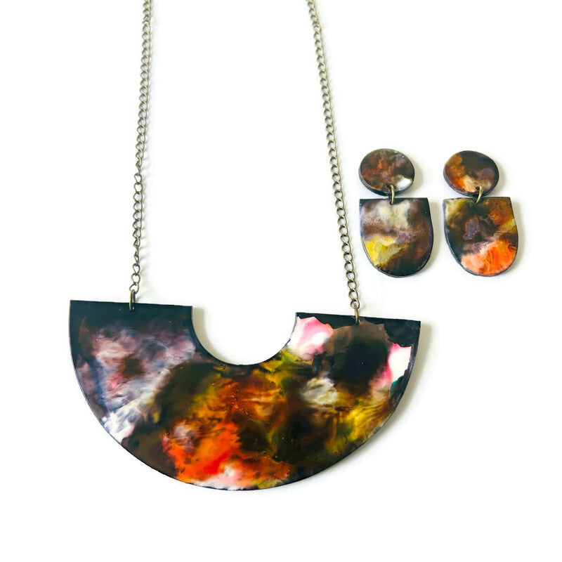 Abstract Statement Necklace with U Shaped Design-4