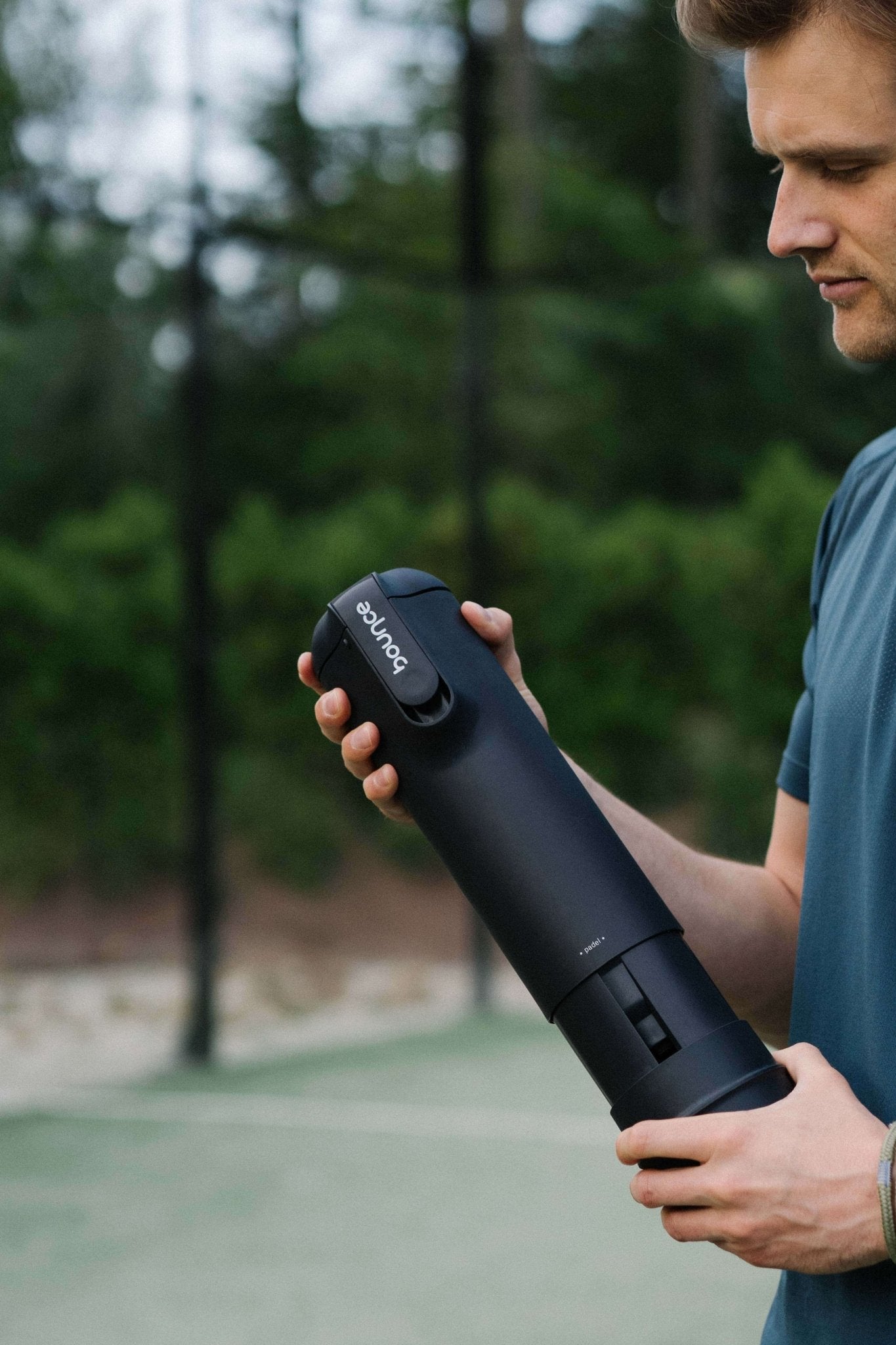 Smash Life padel ball pressurizer tube with a mechanical hand pump and screw cap — view 3