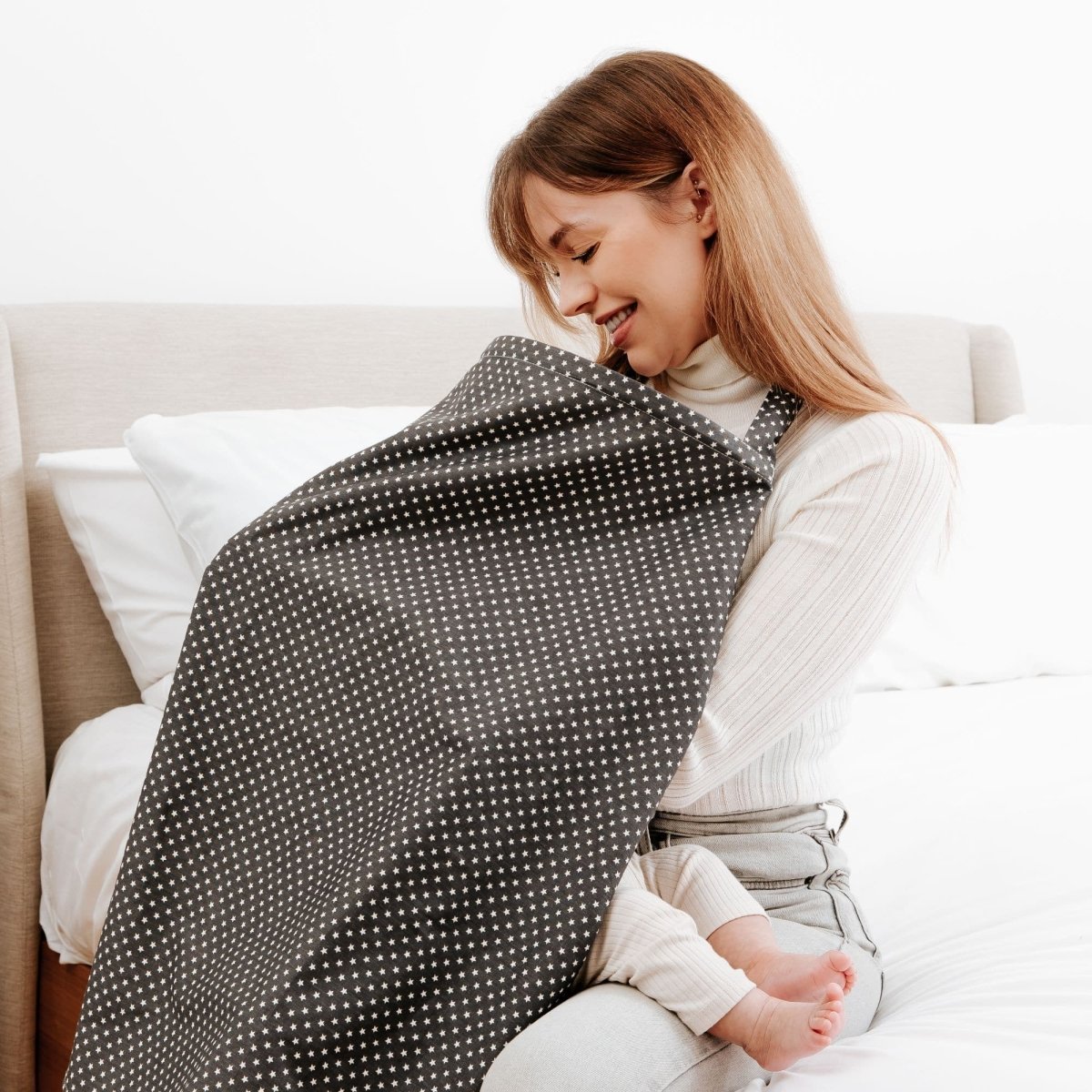White stars breastfeeding apron made of lightweight cotton with an adjustable boned neckline — view 5