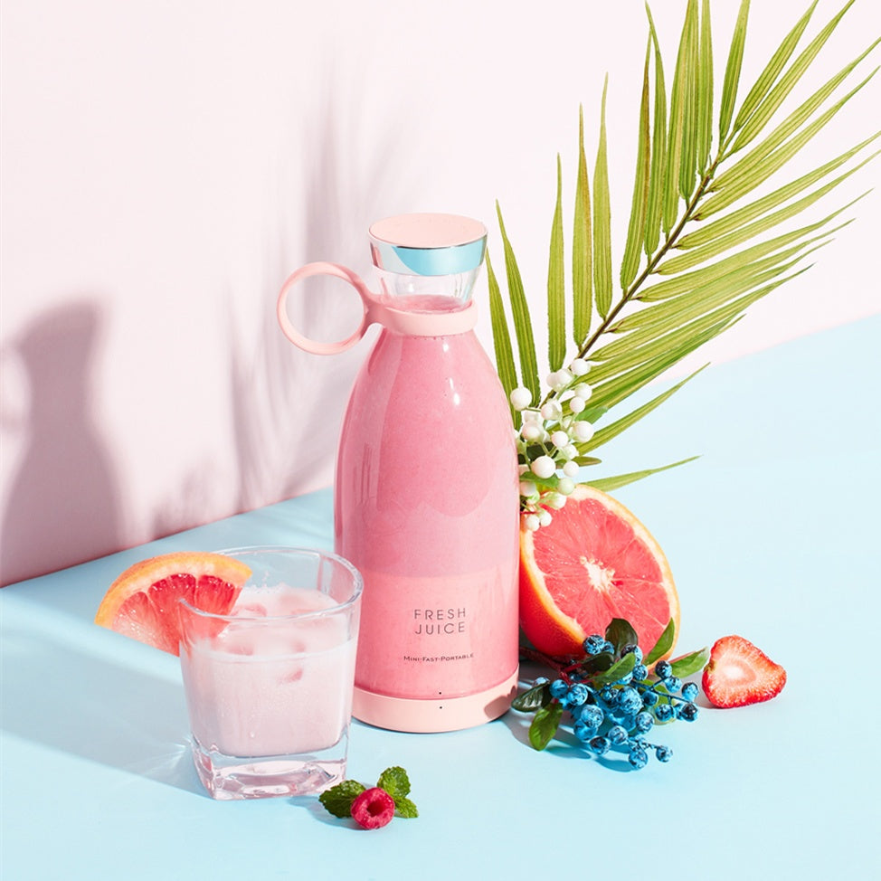 Portable electric blender cup in white with stainless steel blades and USB charging stand