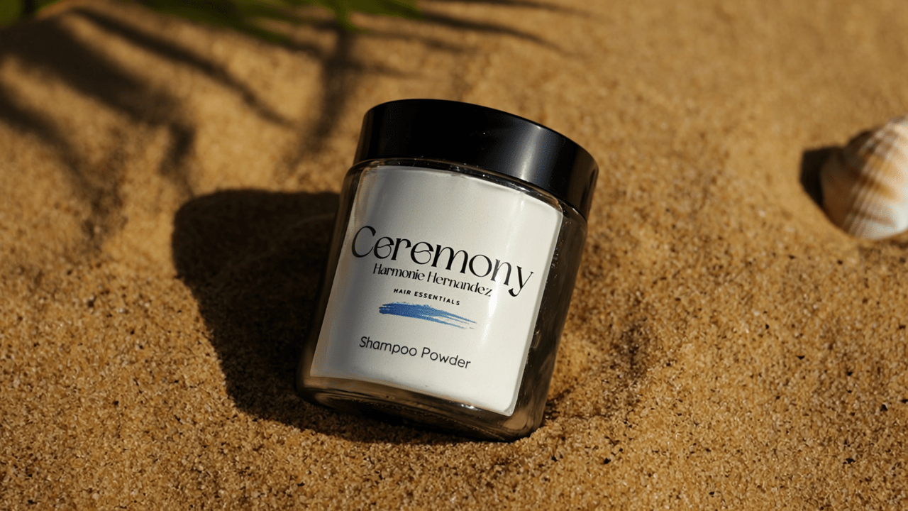 Organic powder shampoo in a glass jar, handcrafted natural botanical haircare for sensitive scalp. — view 3
