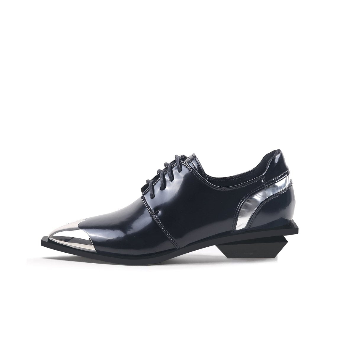 Color block low heel oxford shoes with metallic pointed toe and lace-up design