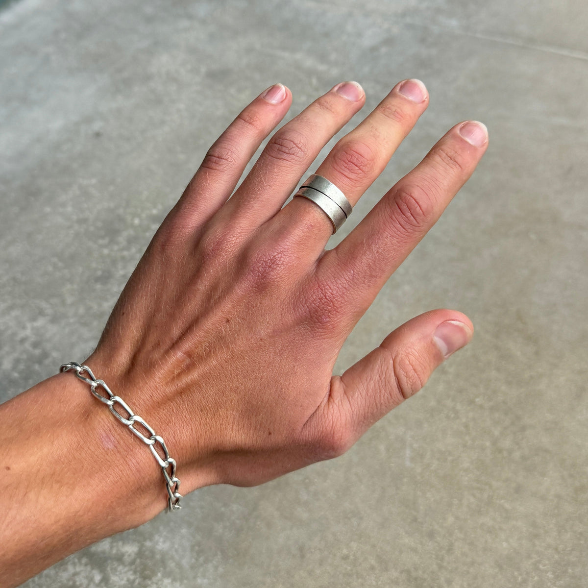 Cutout Silver Band Ring-2