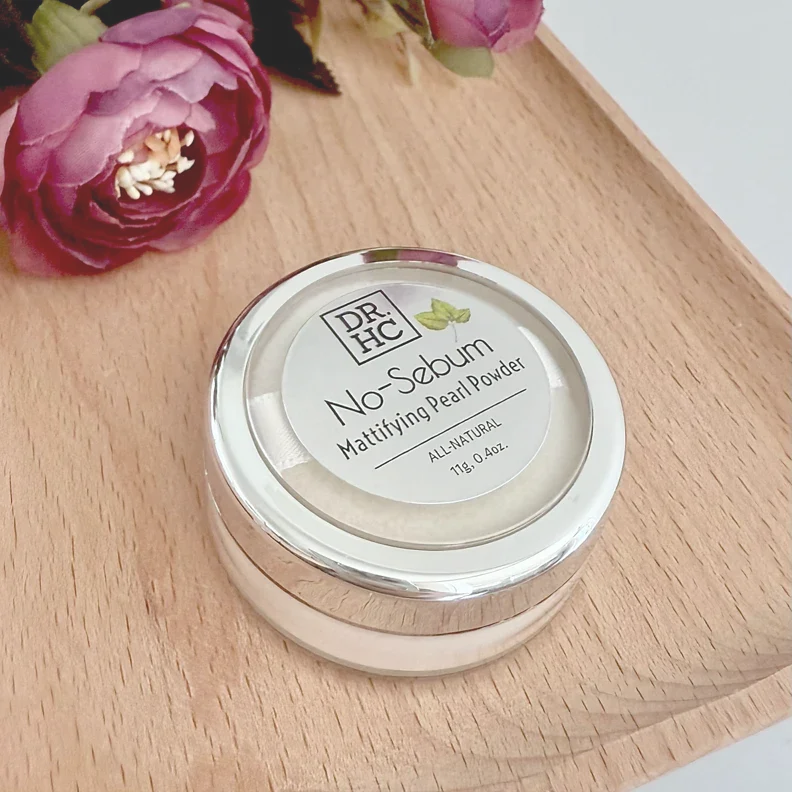 Translucent mattifying pearl face powder in a round jar for setting makeup and skincare — view 3
