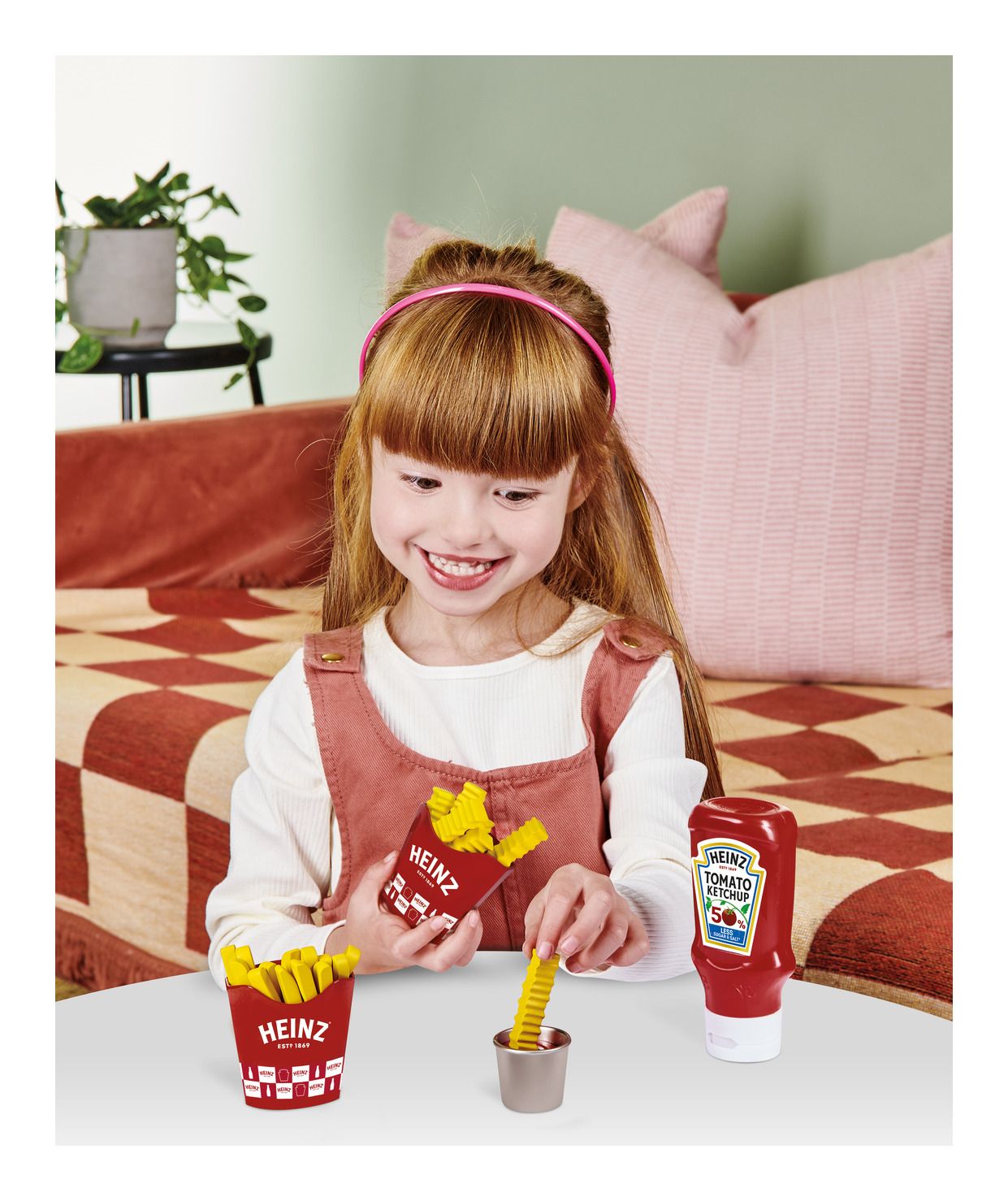 Heinz pretend play food snack set with plastic ketchup bottle, fries, and chip containers — view 3