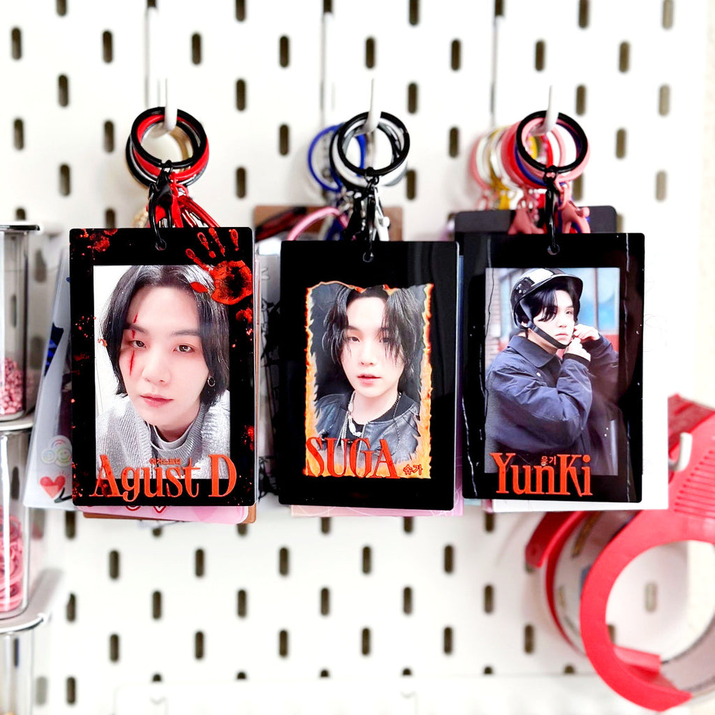 Clear acrylic photocard holder keychain displaying a card, with black chain and claw clasp. — view 6