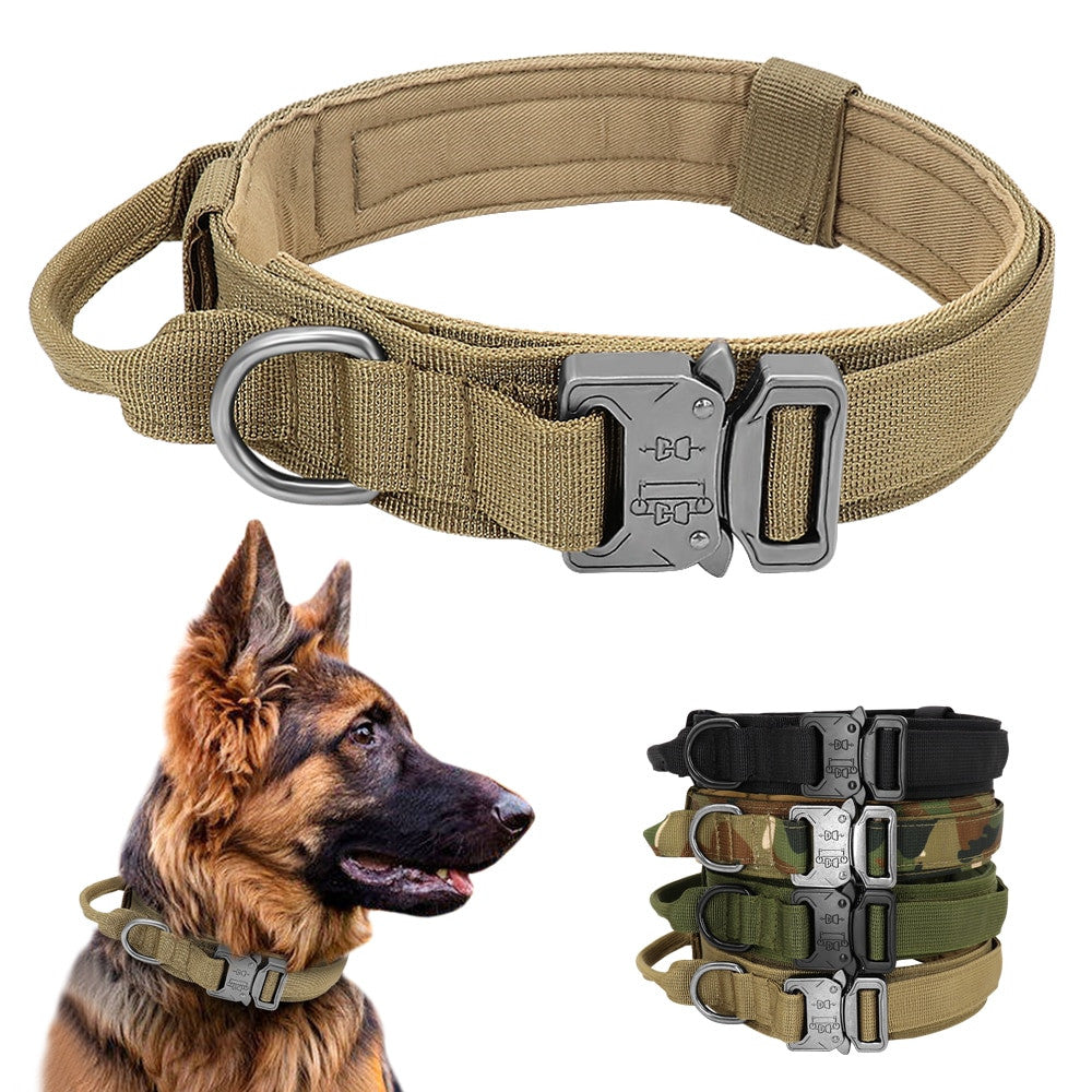 Tactical dog collar in camouflage made of heavy-duty nylon with a built-in control handle
