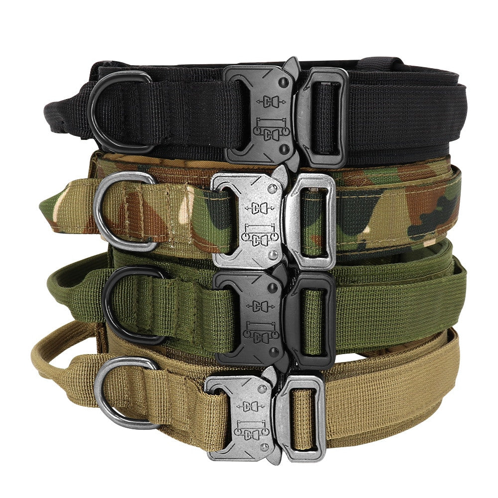 Tactical dog collar in camouflage made of heavy-duty nylon with a built-in control handle — view 2