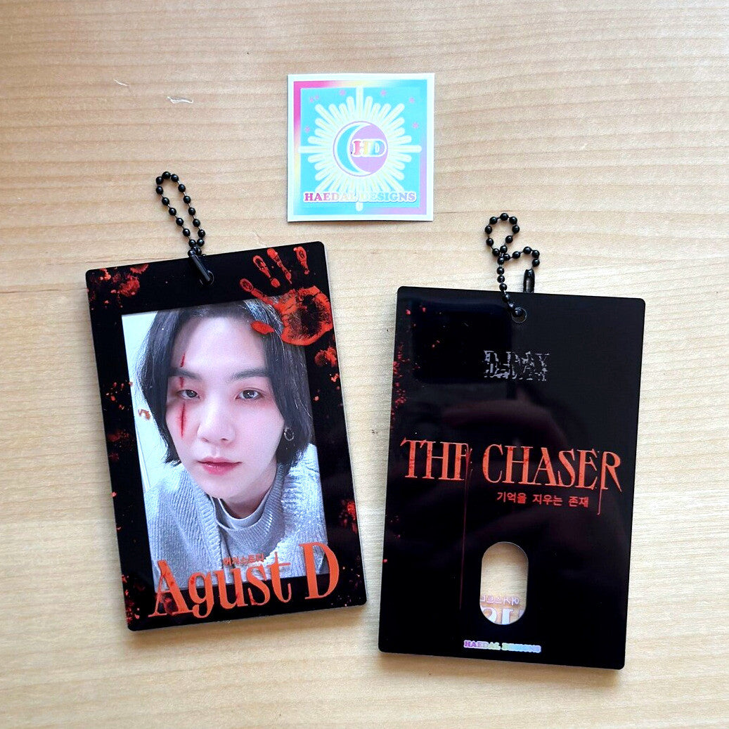 Clear acrylic photocard holder keychain displaying a card, with black chain and claw clasp. — view 2
