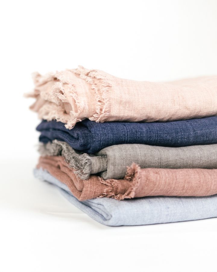 Stone washed linen throw blanket with frayed edges made from premium Belgian flax — view 3