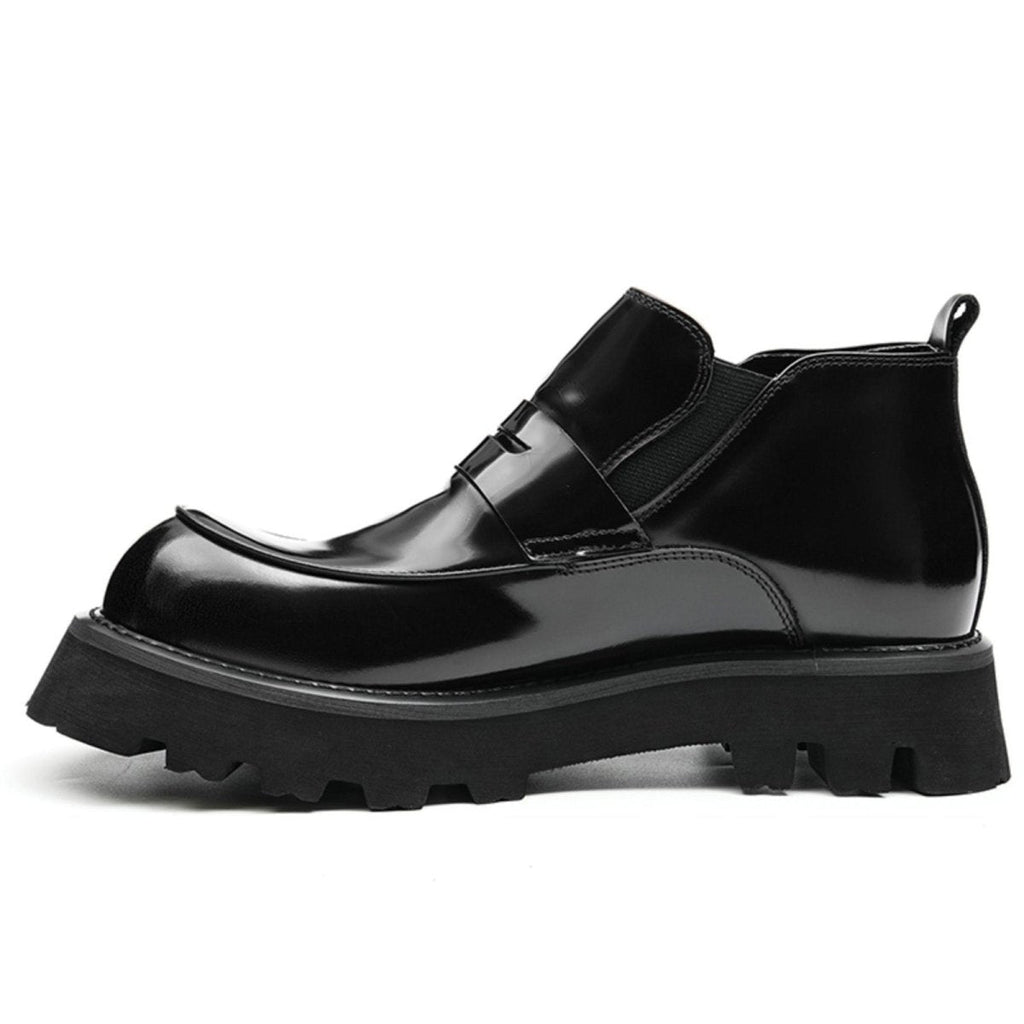 Glossy calfskin leather men's Chelsea boots with refined toe and elastic side panels