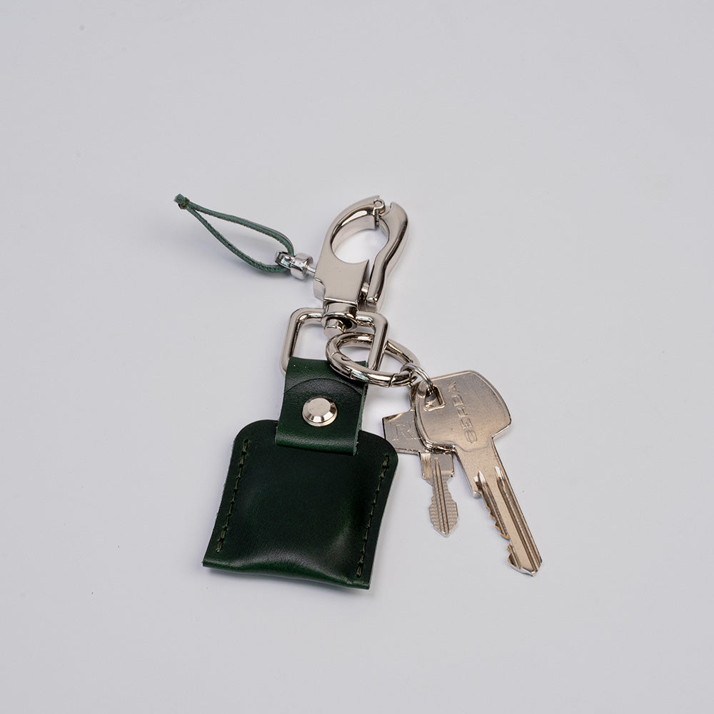 Premium full-grain Italian leather AirTag keychain with snap hook and metal keyring — view 5