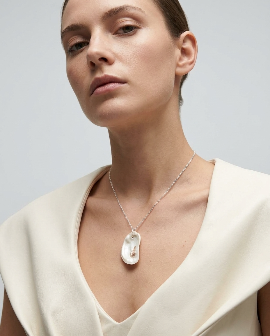 Wren Pendant Necklace-1