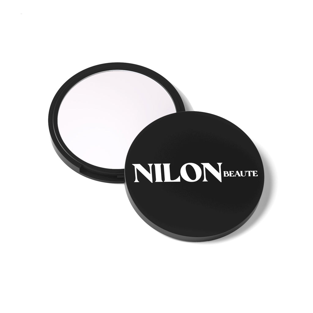 Éclat de Lune highlight powder compact with shimmering luminous pigments for a radiant makeup finish