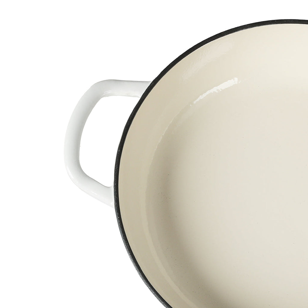 White 3.5L cast iron enamel Dutch oven pan with lid and side handles for cooking. — view 5