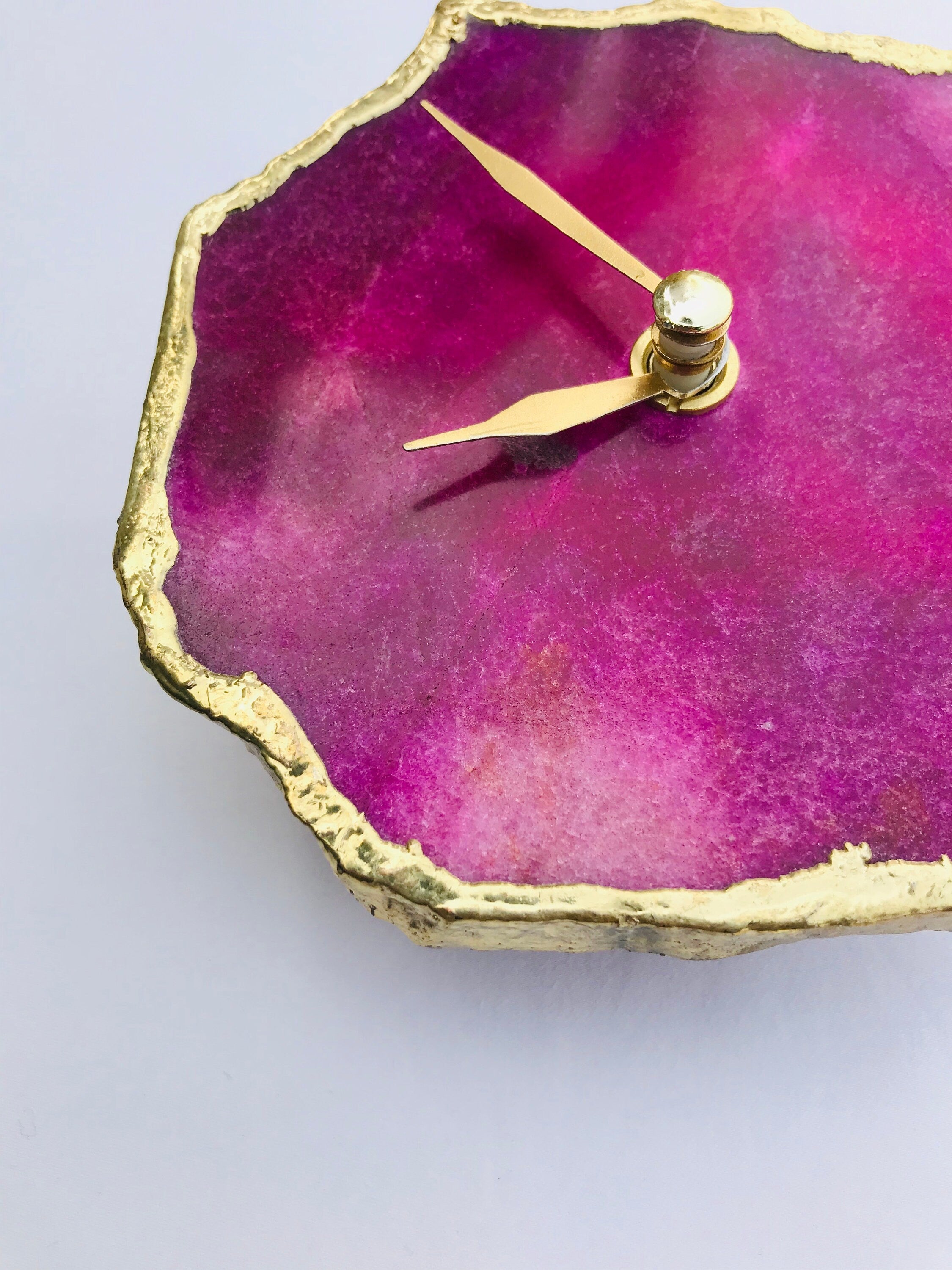 Magenta agate aventurine desk clock with gold electroplated edges and modern brass hands — view 5