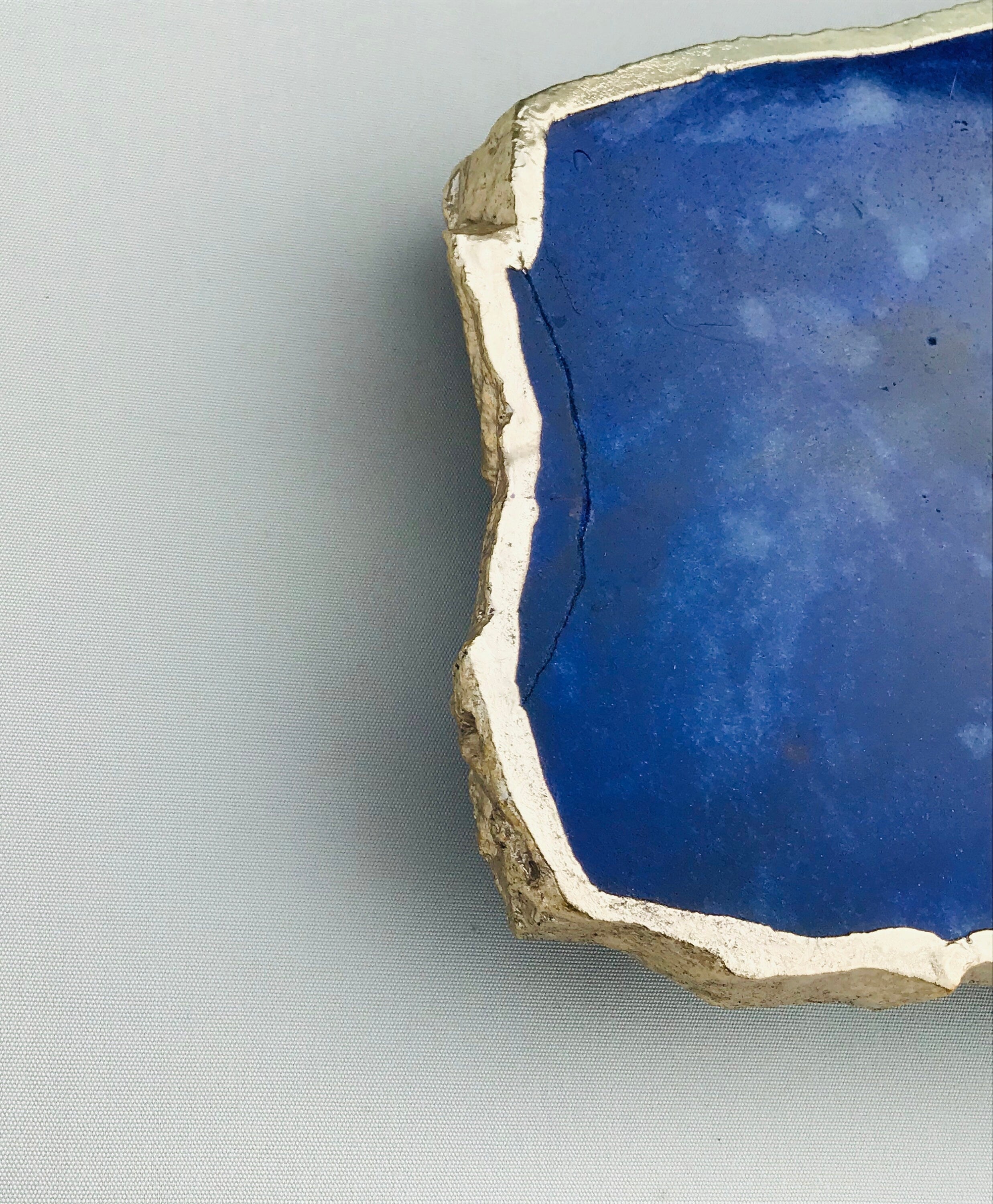 Irregular indigo blue agate quartz clock with electroplated gold edges and modern brass finish hands — view 5