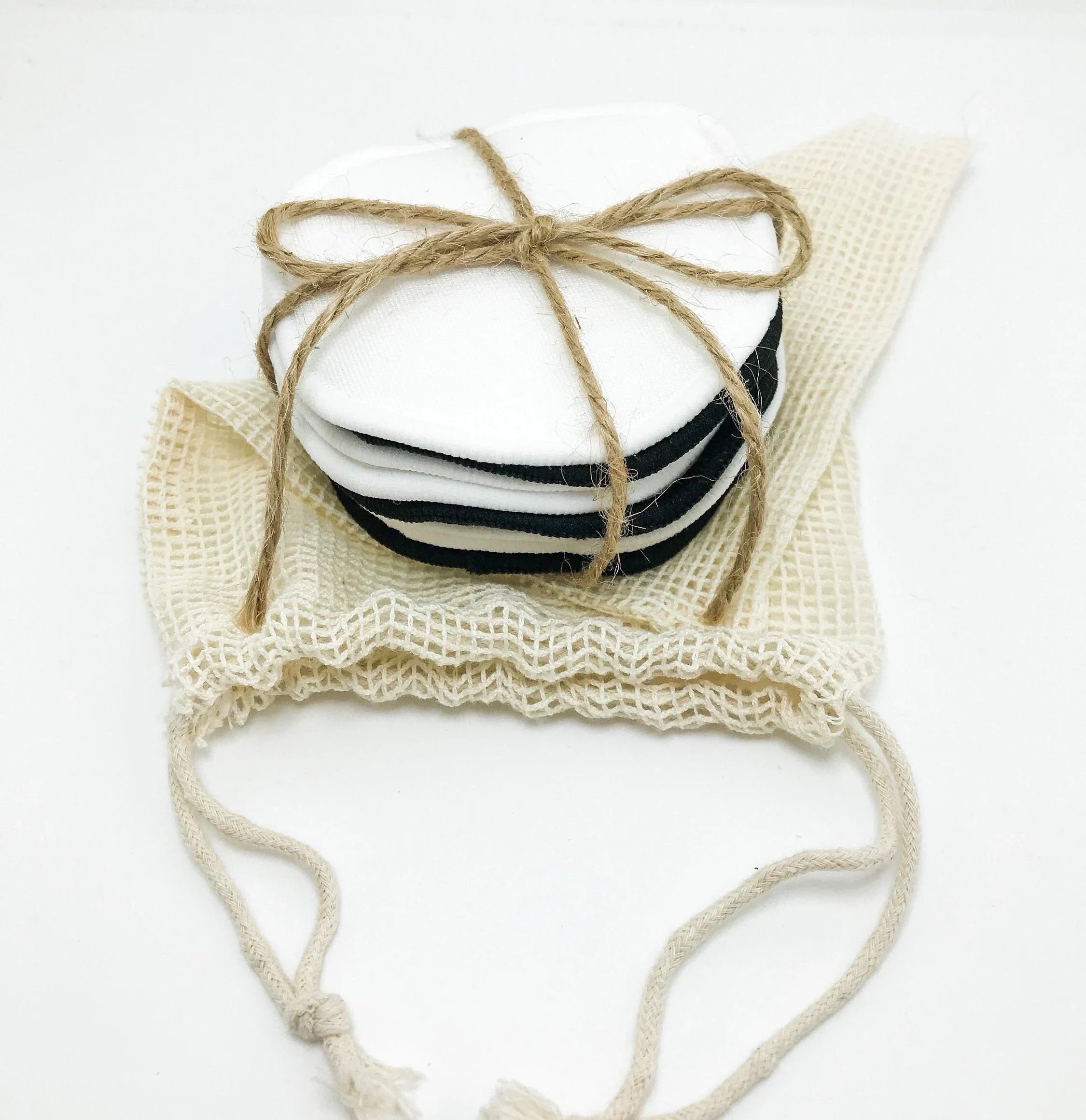 Reusable bamboo cotton makeup remover pads in black and white with mesh laundry bag — view 2
