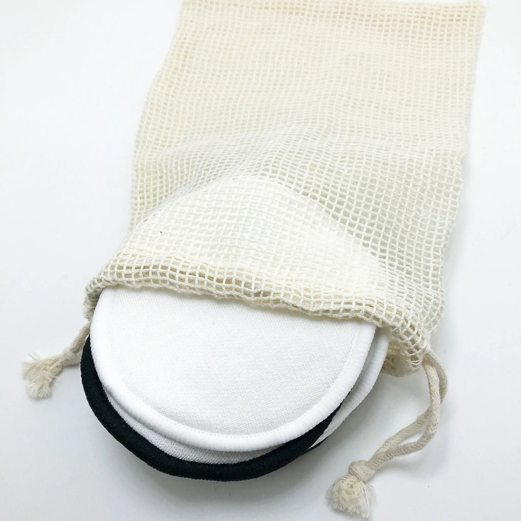 Reusable bamboo cotton makeup remover pads in black and white with mesh laundry bag — view 4