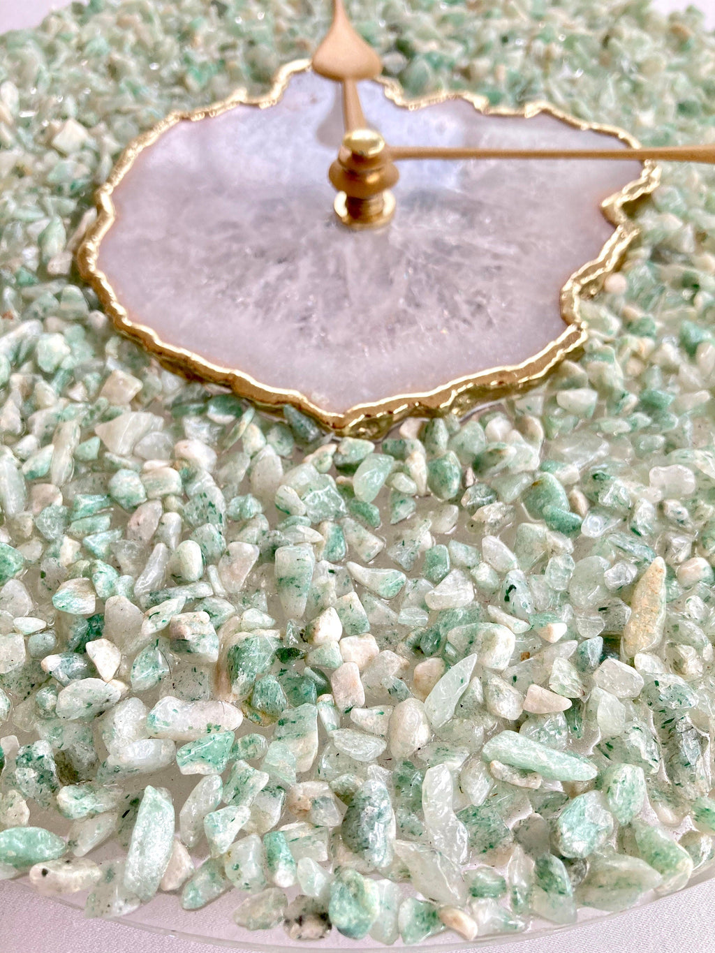 Green crystal and white agate 10-inch round wall clock with gold edges and brass hands — view 5