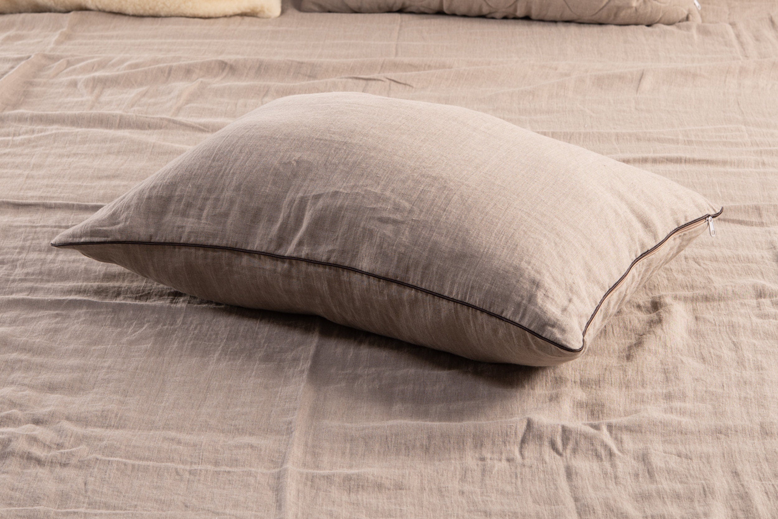 Natural linen bed pillow with premium merino wool filling and adjustable inner cotton casing — view 5