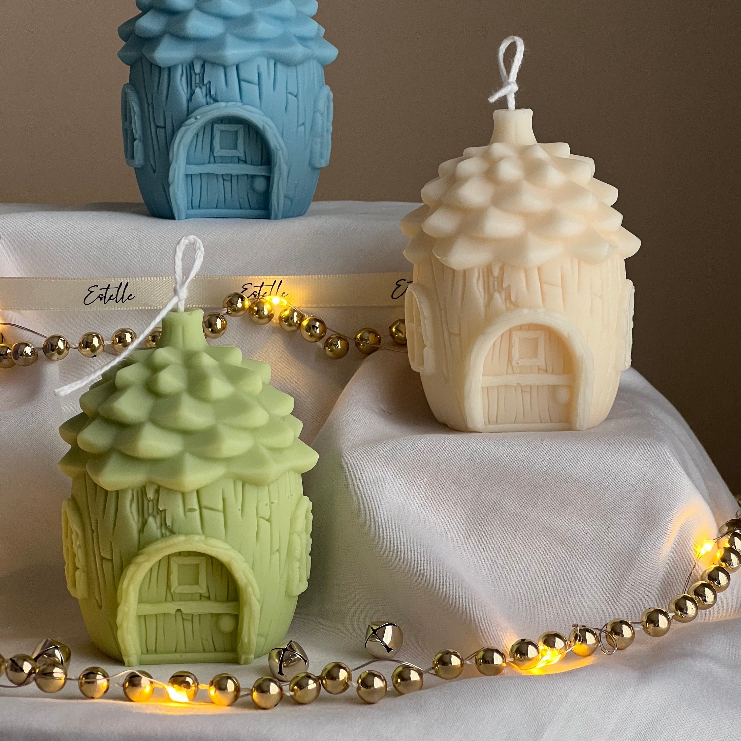 Handmade soy wax pine cone house candle for winter holiday and festive Christmas home decoration — view 2