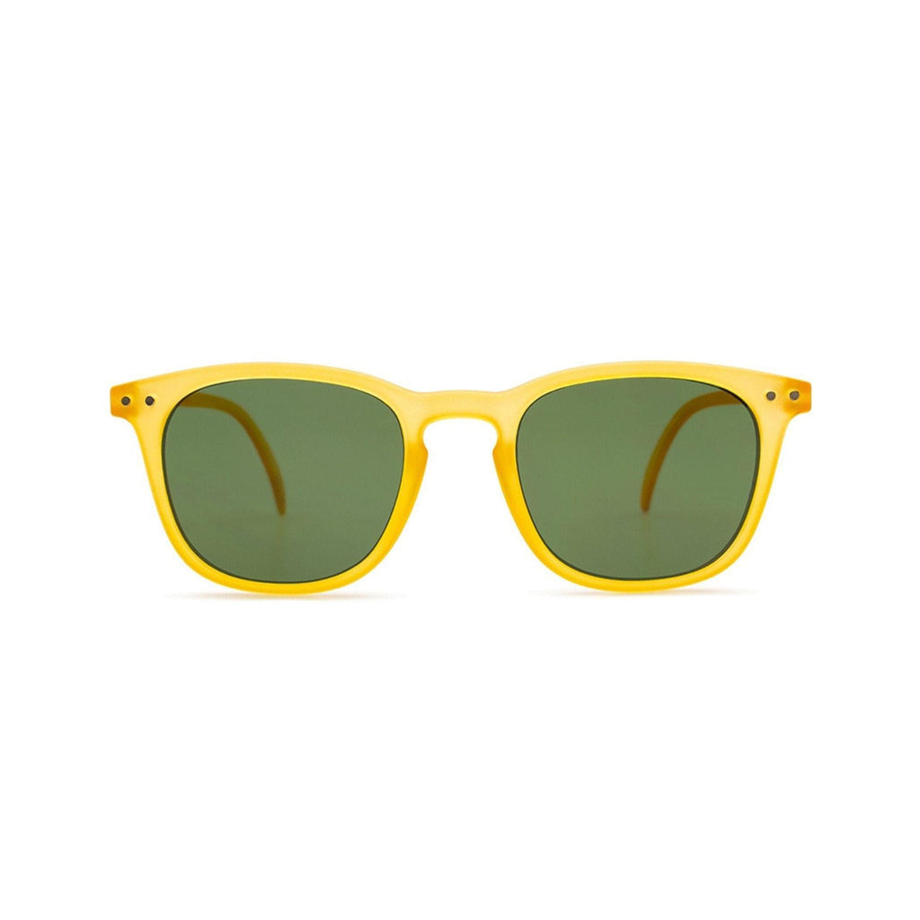 IZIPIZI kids sunglasses in rose quartz pink with classic rectangular frame and protective case. — view 2
