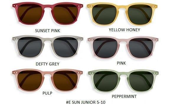 IZIPIZI kids sunglasses in rose quartz pink with classic rectangular frame and protective case. — view 3