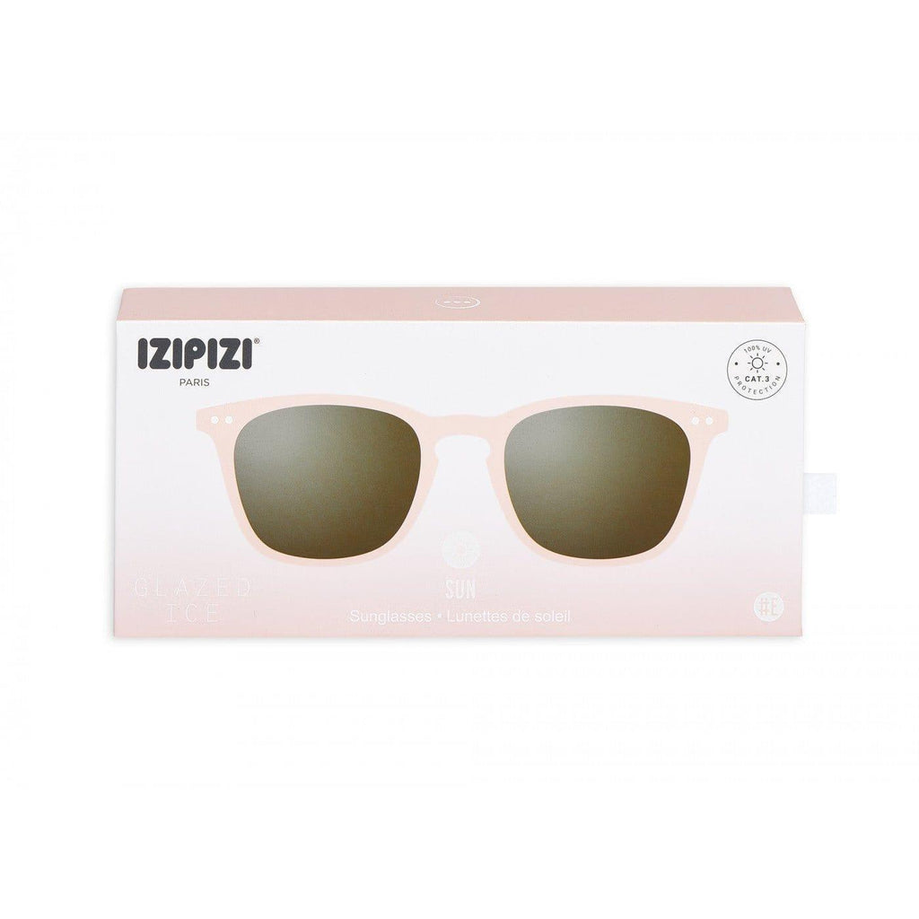 IZIPIZI kids sunglasses in rose quartz pink with classic rectangular frame and protective case. — view 4