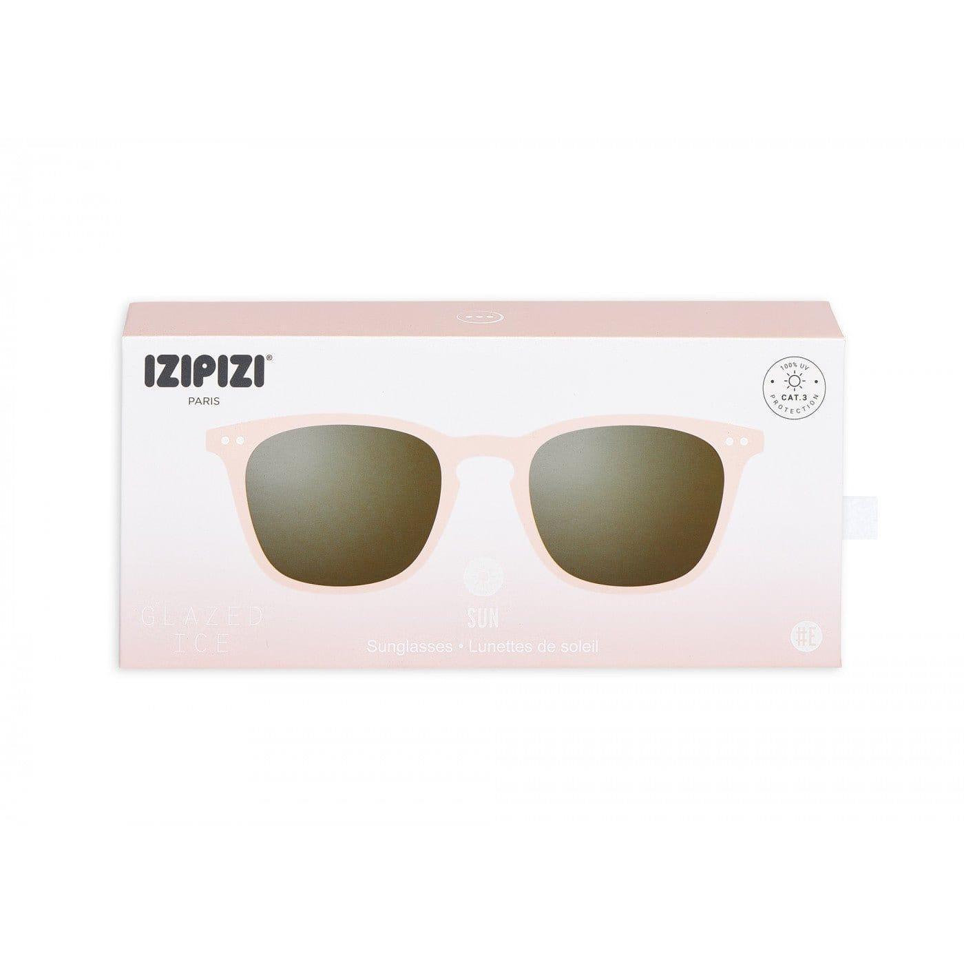 IZIPIZI kids sunglasses in rose quartz pink with classic rectangular frame and protective case. — view 4