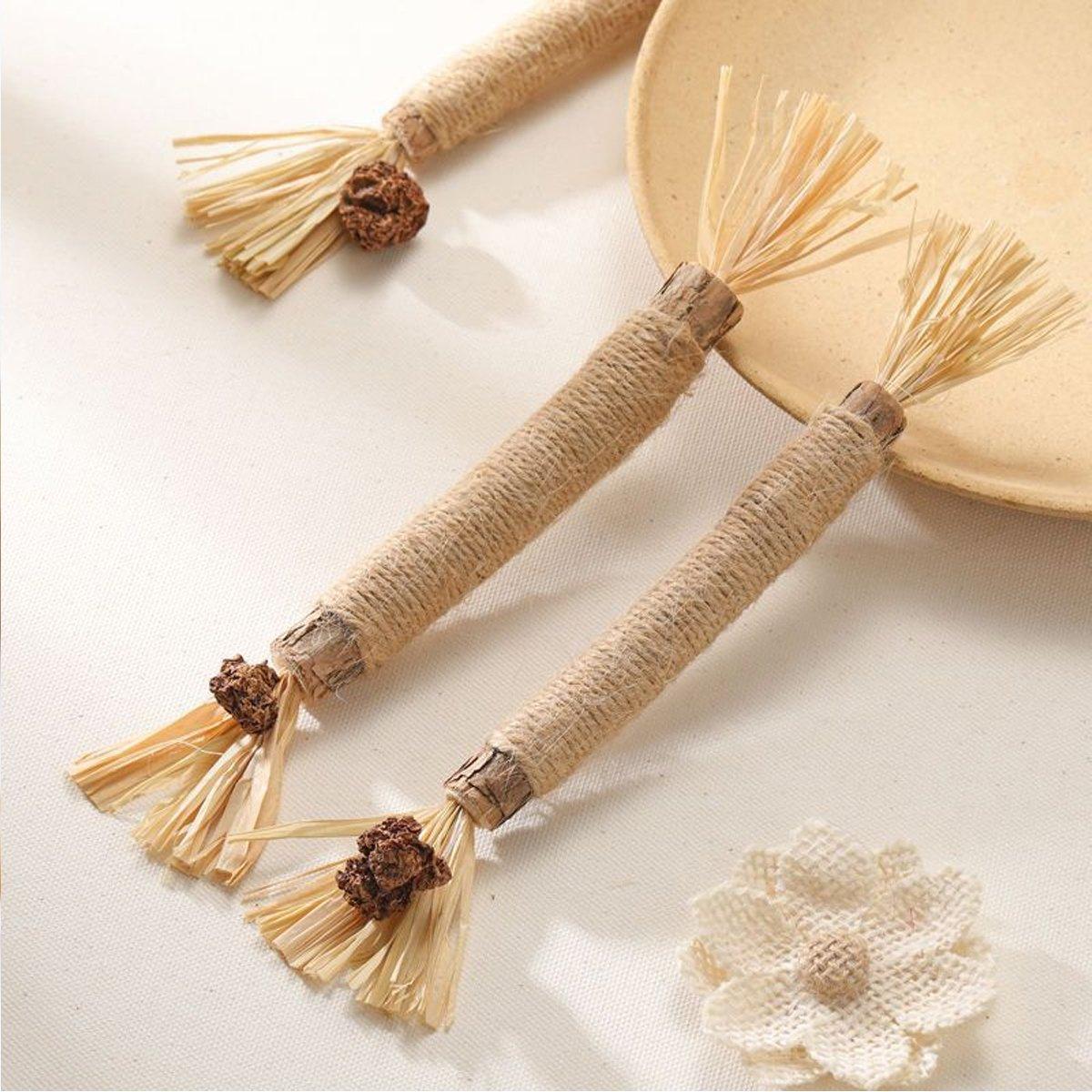 Natural silvervine cat chew stick with corn husk and hemp rope for dental cleaning — view 3