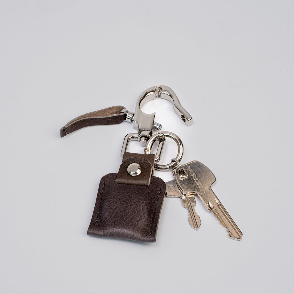 Premium full-grain Italian leather AirTag keychain with snap hook and metal keyring — view 2