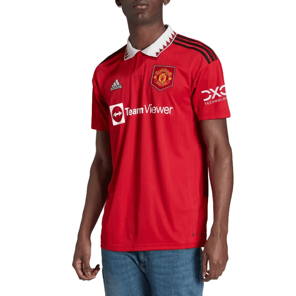 Manchester United Home soccer jersey 2022/23 red and white Adidas athletic shirt with club crest — view 3