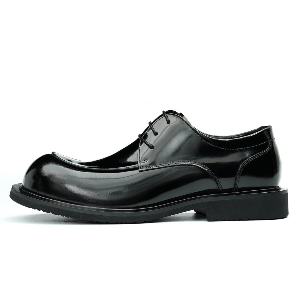 Men's glossy calfskin derby shoes featuring a sculpted round toe and a durable rubber combination outsole