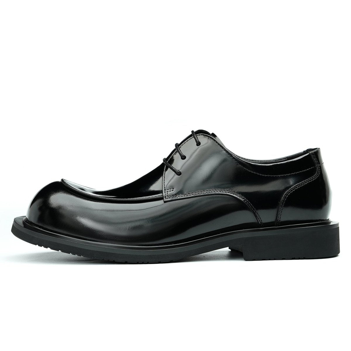 Men's glossy calfskin derby shoes featuring a sculpted round toe and a durable rubber combination outsole