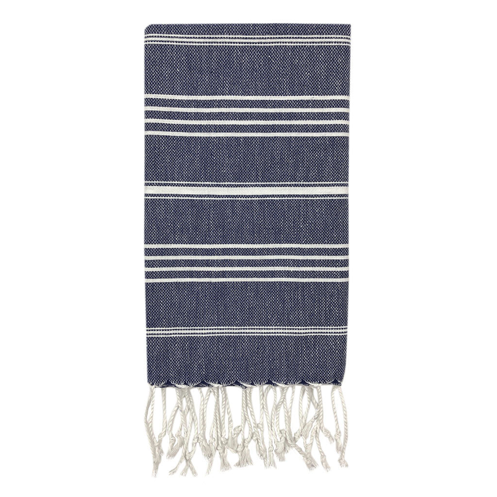 Classic Turkish hand towel with hand-knotted fringe, made of highly absorbent 100% cotton. — view 3